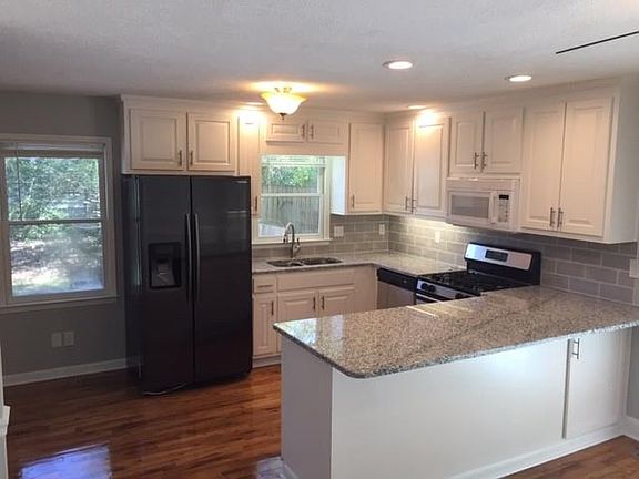 3rd image of 1090 McLinden Ave SE