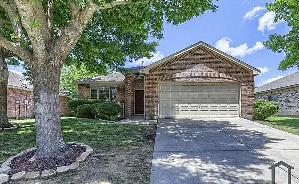 4 bed, 2348 sqft, $2,999 — Photo 2