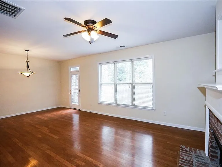 1187 Kendrew Pass — Photo 6