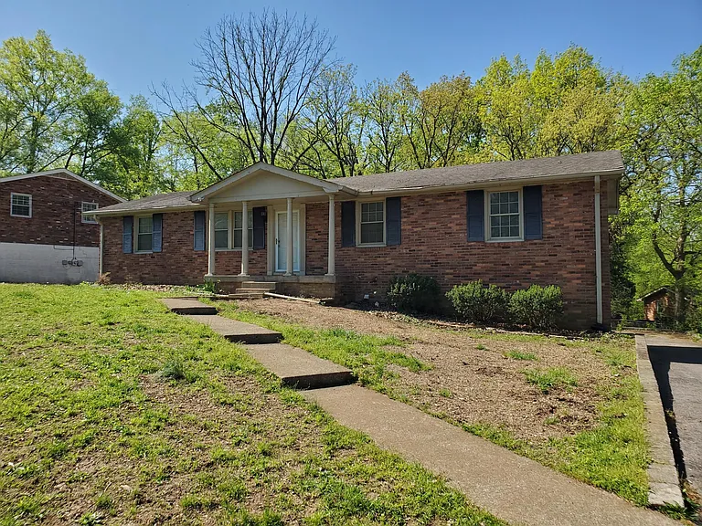 323 Bonnahurst Dr — Photo 1