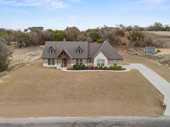 2nd image of 916 Silver Leaf Dr