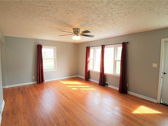 2nd image of 2741 Paxton Ave