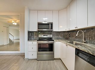 253 Woodland Rd, Palm Springs, FL 33461