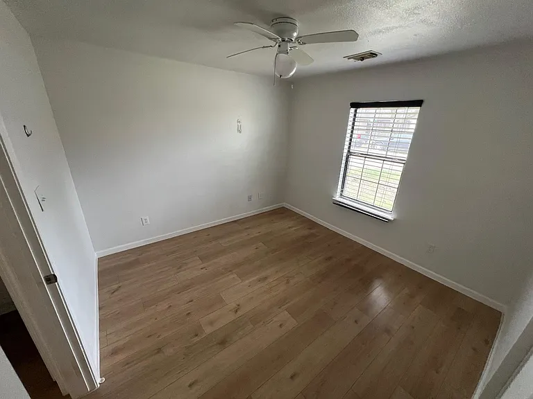 3907 Cinnamon Cove Dr — Photo 3