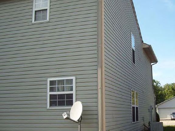 3rd image of 4527 Riverbrook Ln