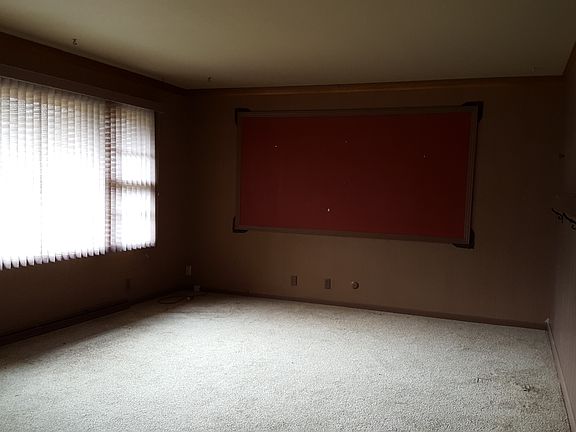 Living room - West view