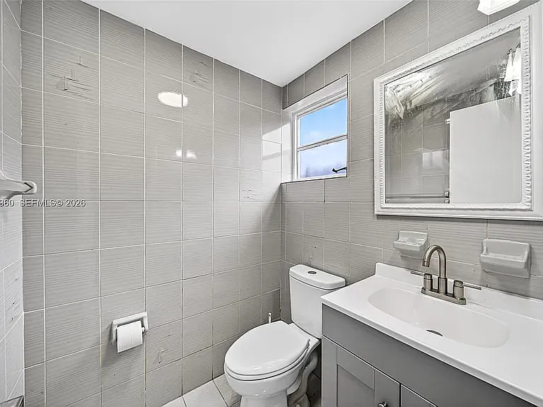 929 W Beacon Ave — Photo 10