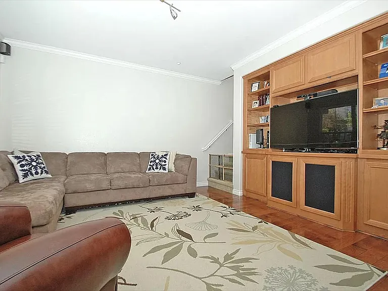 1146 Goddard St — Photo 9