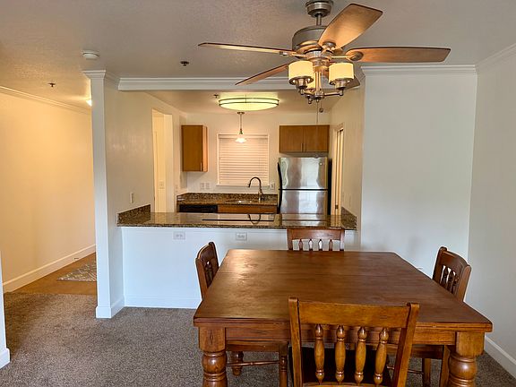 5th image of 1033 SW Gibbs St Unit 201