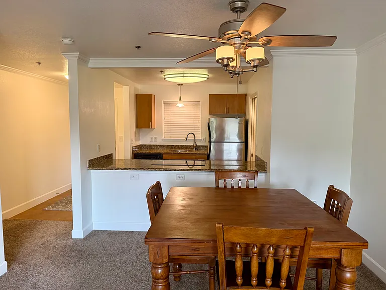 1033 SW Gibbs St #201 — Photo 5