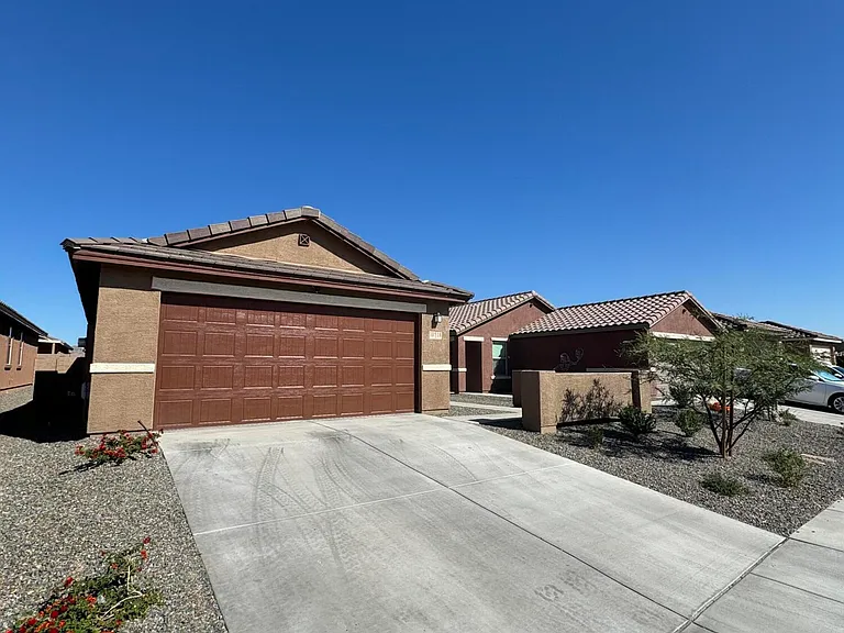 10518 W Harrigan Dr — Photo 3