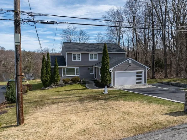 2920 Hyatt St, Yorktown Heights, NY 10598