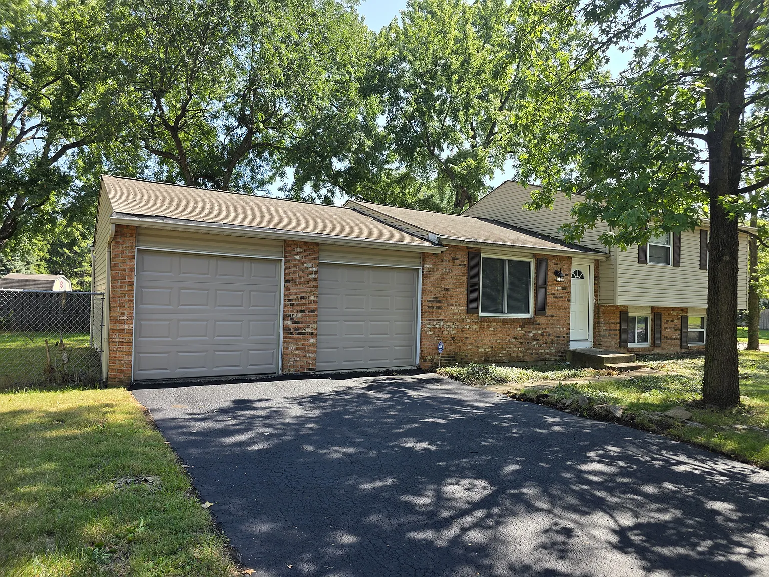 3 bed, 2.5 bath, 1500 sqft, $2,200 — Photo 2