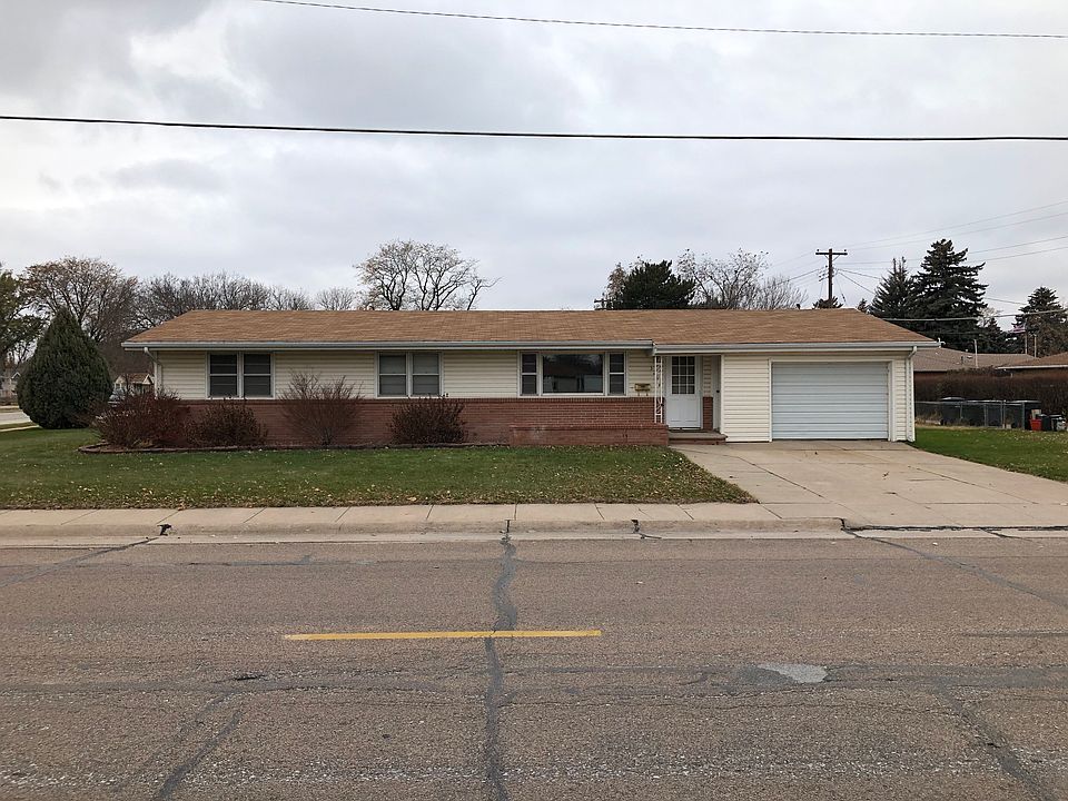 1st image of 320 S Bryan Ave