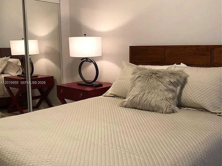 221 SW 9th Ave #2 — Photo 17