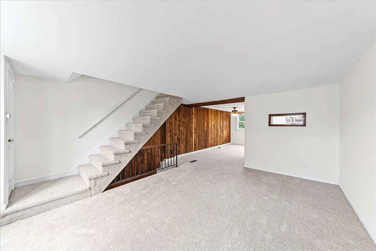 3 bed, 1152 sqft, $2,000 — Photo 2