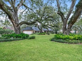 815 Beau Chene Dr, Mandeville, LA 70471