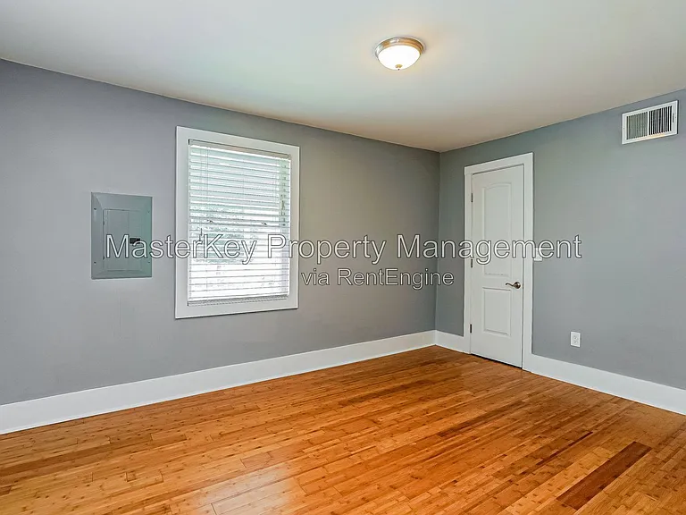 212 S State St — Photo 24