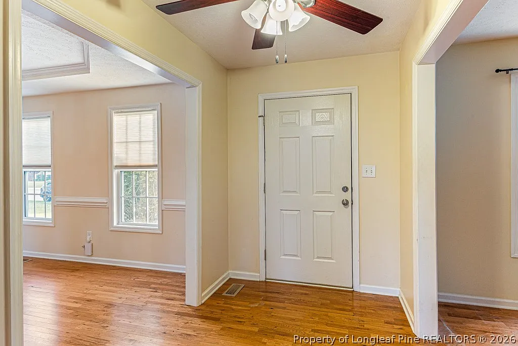 3 bed, 2.5 bath, 2190 sqft, $2,115 — Photo 3