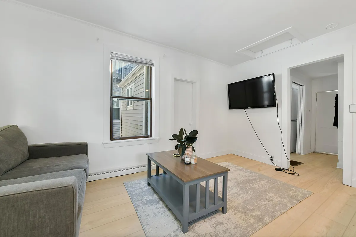Building Photo - 23 Tafts Ave #3