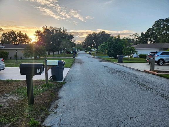Exterior Neighborhood (street photo)