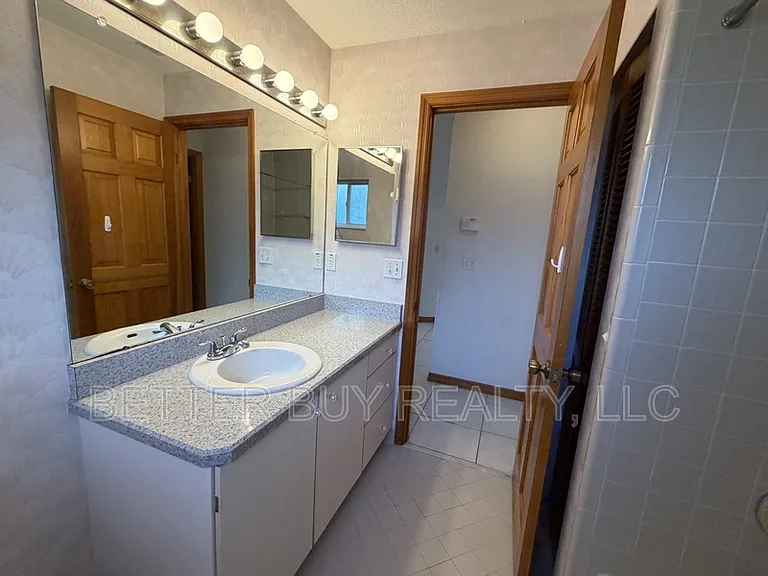 81 Boston Ln — Photo 25