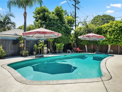 6909 Encino Ave, Van Nuys, CA, 91406