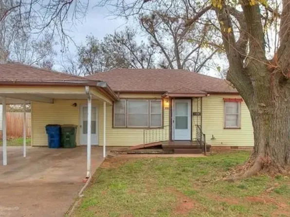 220 N 17th St, Chickasha, OK 73018
