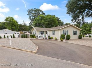 321 Riviera Dr, Forked River, NJ 08731