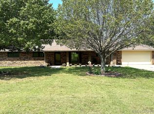 5880 Hedges Rd, Ardmore, OK 73401