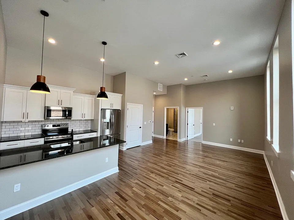 33 E Northampton St #203