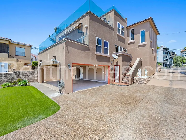 2940 Columbia St — Photo 69