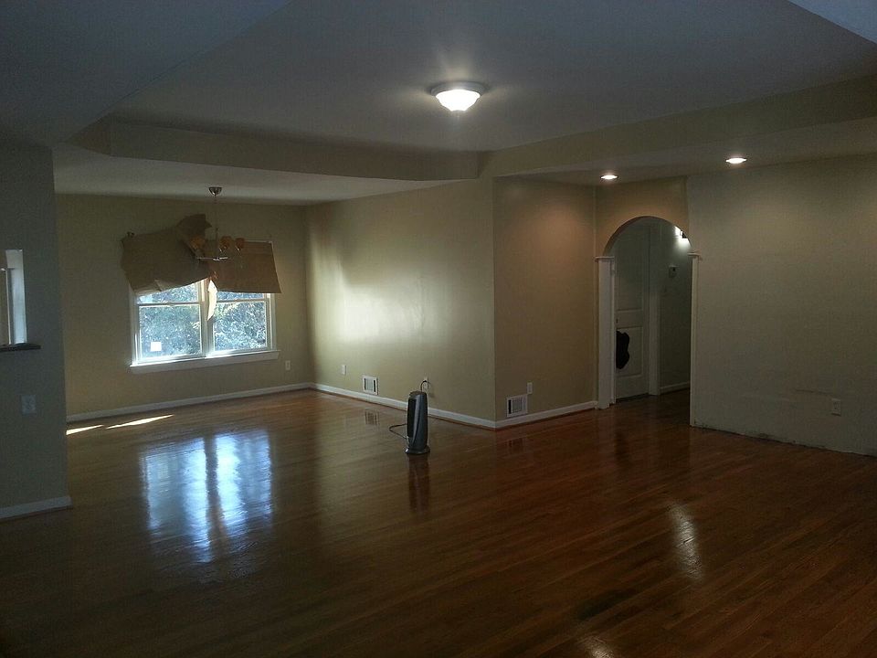 2nd image of 251 W Lake Dr NW