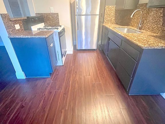 5th image of 850 S Rosemead Blvd APT 6