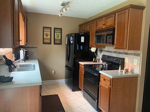 5th image of 3925 Forest Green Dr