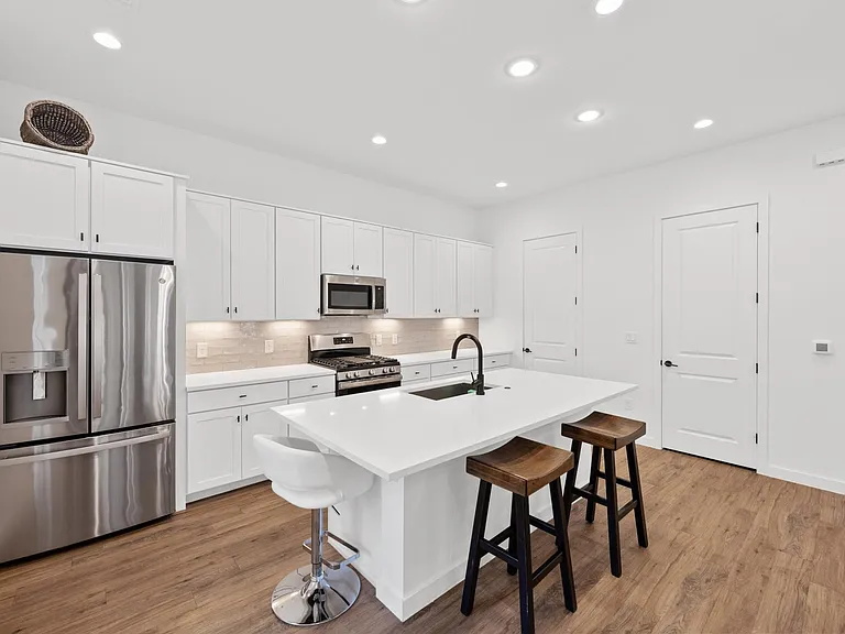 3809 Valley View Rd #10 — Photo 4