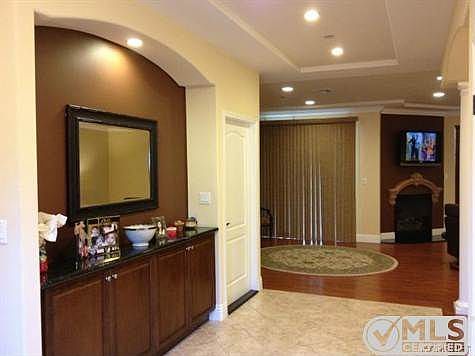4th image of 2505 Montrose Ave APT 104