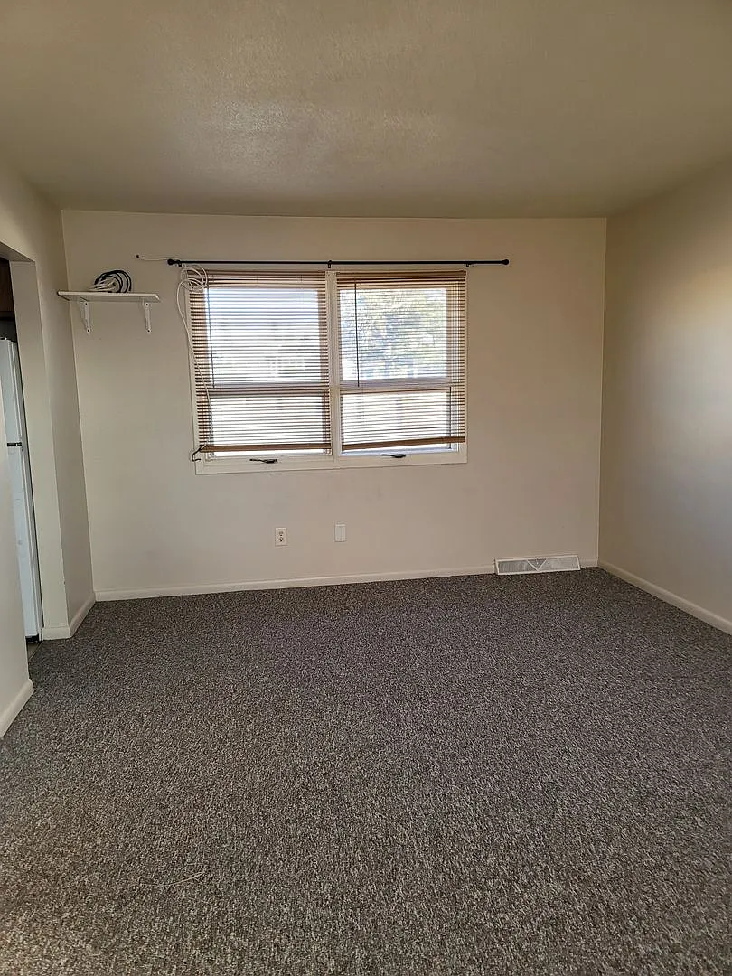 1889 Cherry Ct — Photo 3