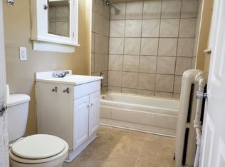 588 Milton St N APT 1, Saint Paul, MN 55104
