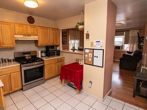 5th image of 137 Oswald Pl