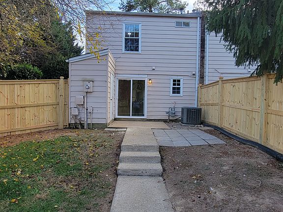 2nd image of 3616 Luckylee Cres