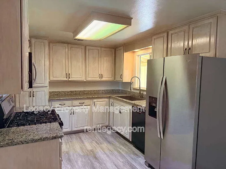 3844 Milton Way — Photo 10