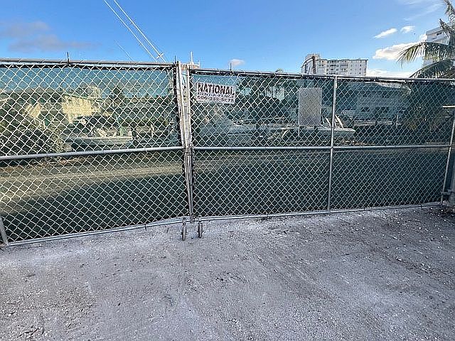 1st image of 3215 Canal Dr