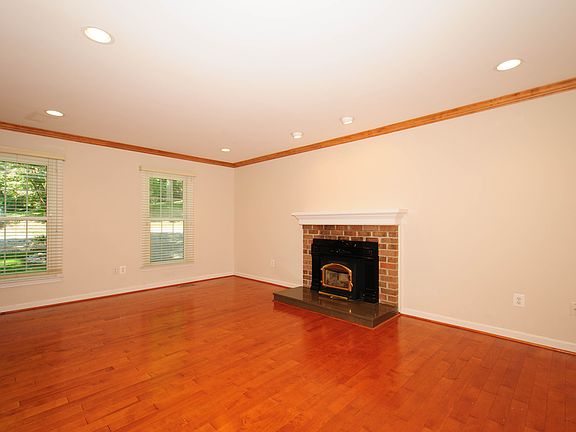3rd image of 11012 Highridge St