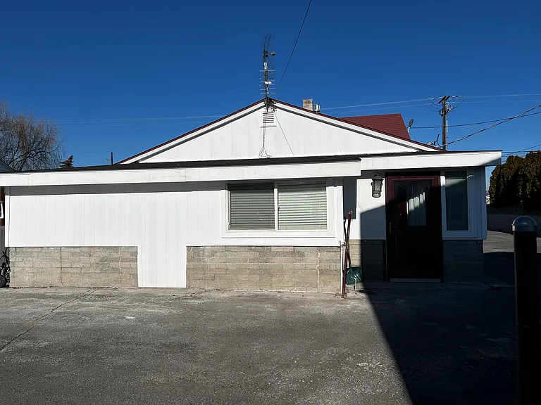 30 W Washington Ave #1B — Photo 3