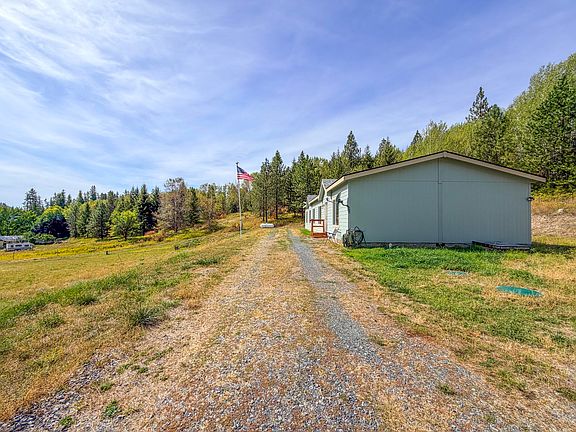 4th image of 639 Dry Gulch Rd