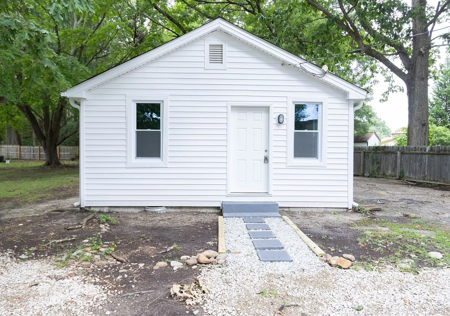 Charming Renovated Rancher in the Heart of Newport News — Photo 2