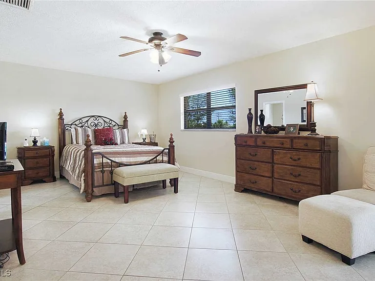 1403 SW 40th Ter — Photo 9