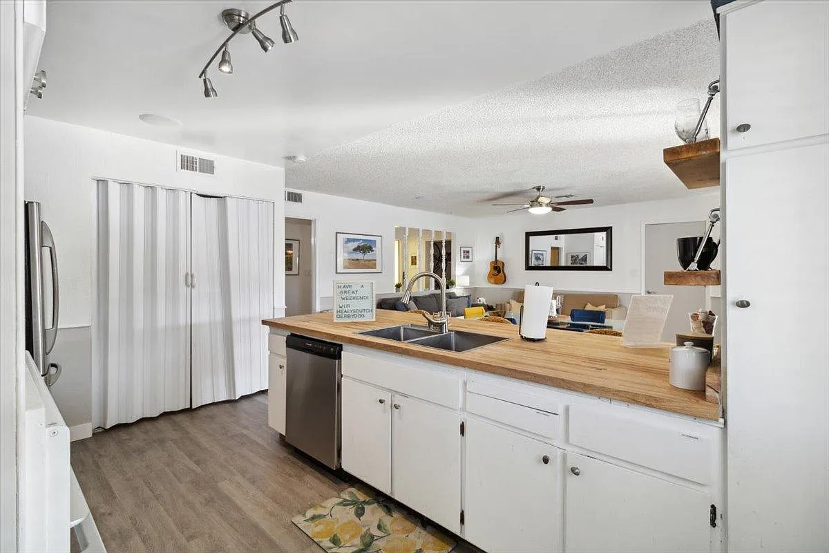 3821 W Belmont Ave — Photo 4
