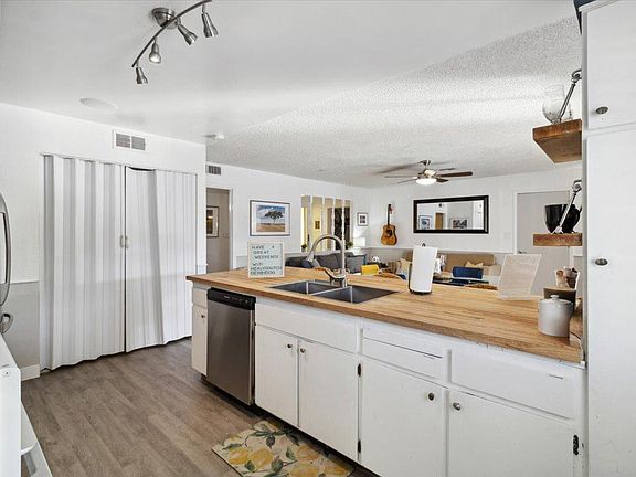 Kitchen storage that keeps your kitchen essentials within easy reach.